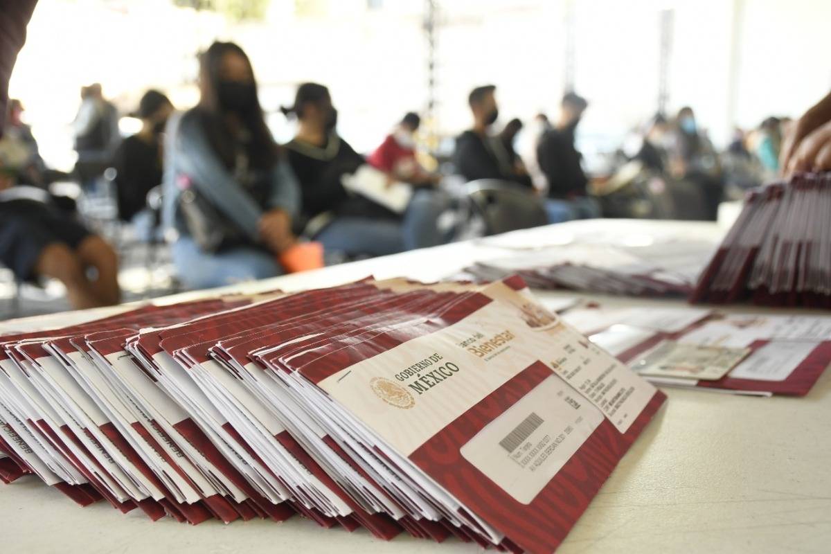 Inicia entrega de Tarjetas Bienestar para programa Social Jóvenes Construyendo el Futuro en CDMX