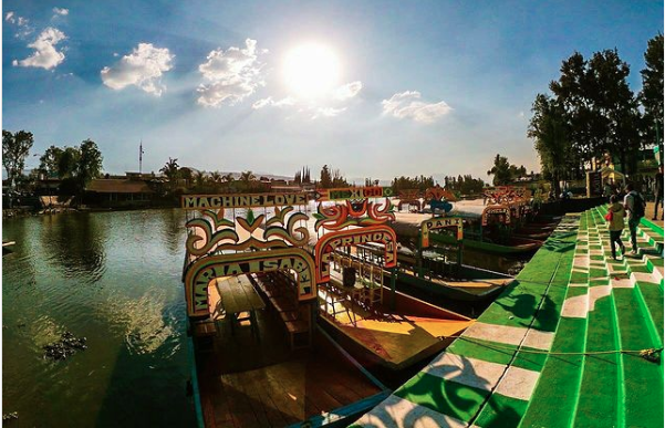 Conoce la sorprendente Ruta de la vida y la muerte en los canales de Tláhuac