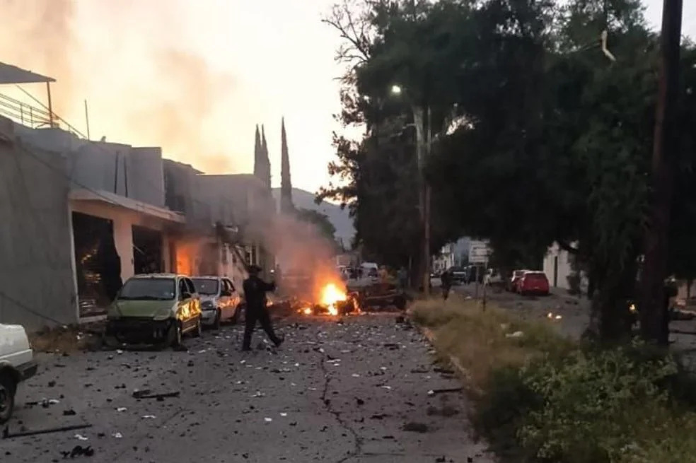 Explosión de coche bomba en Acámbaro deja a tres oficiales heridos