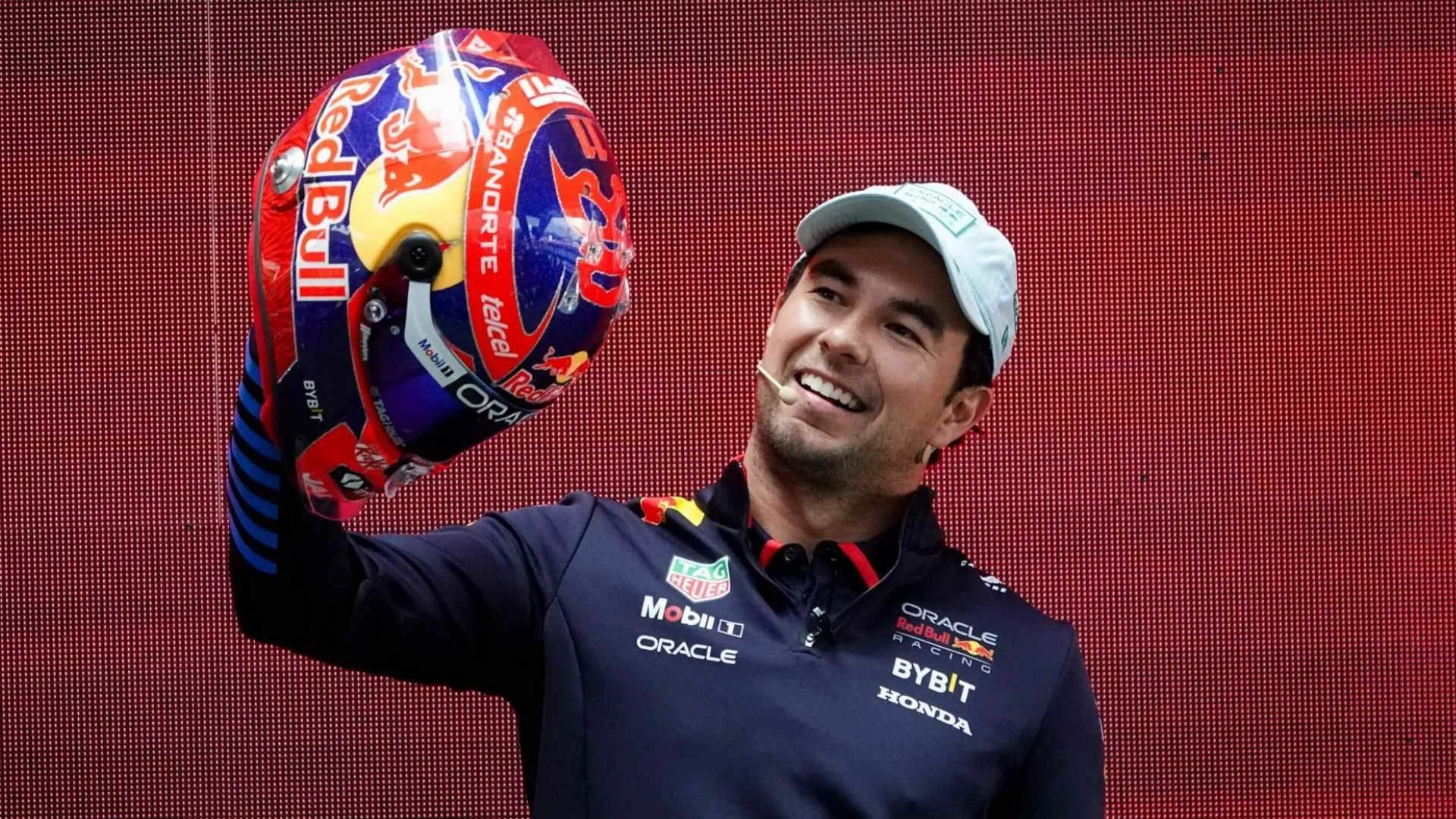 Presentación del casco de ‘Checo’ Pérez para el GP de México